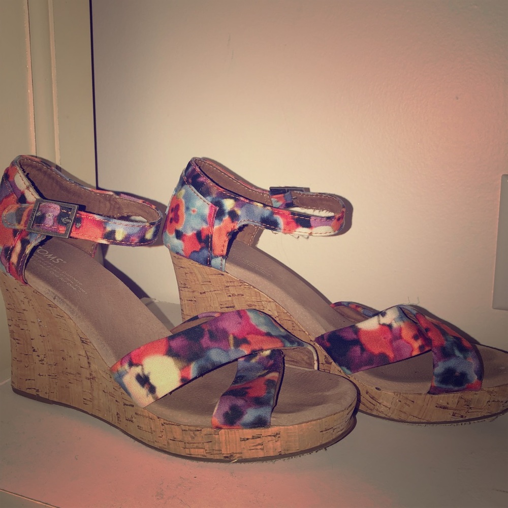 TOMS Women’s Floral Wedges Size 9.5